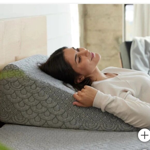 Dream Plush Multi-Functional Cooling Memory Foam Wedge Pillow, NWT - Picture 2 of 2